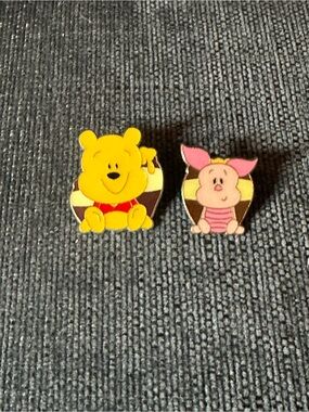 Disney Winnie the Pooh & Piglet Set of 2 Pins